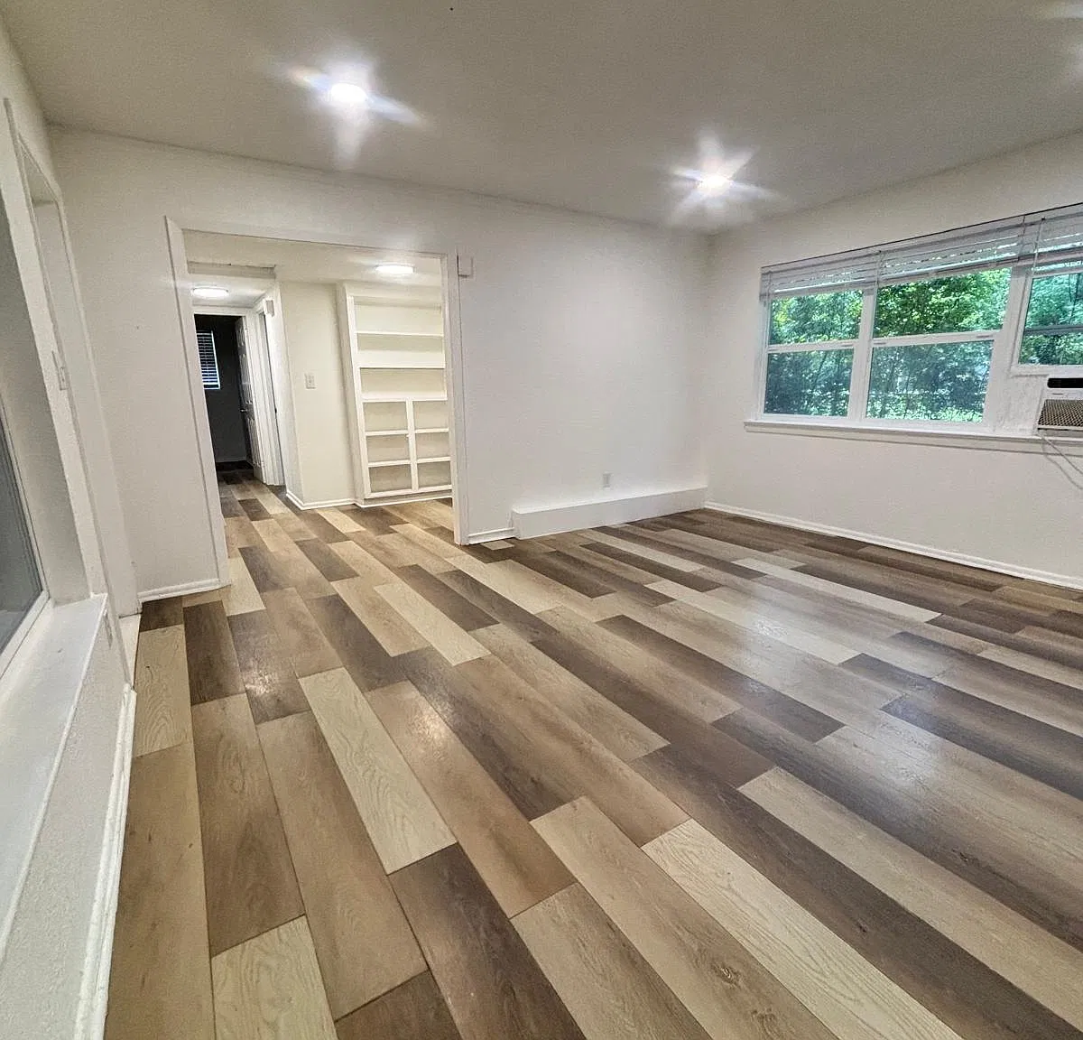 3 bed, 981 sqft, $1,500 — Photo 3