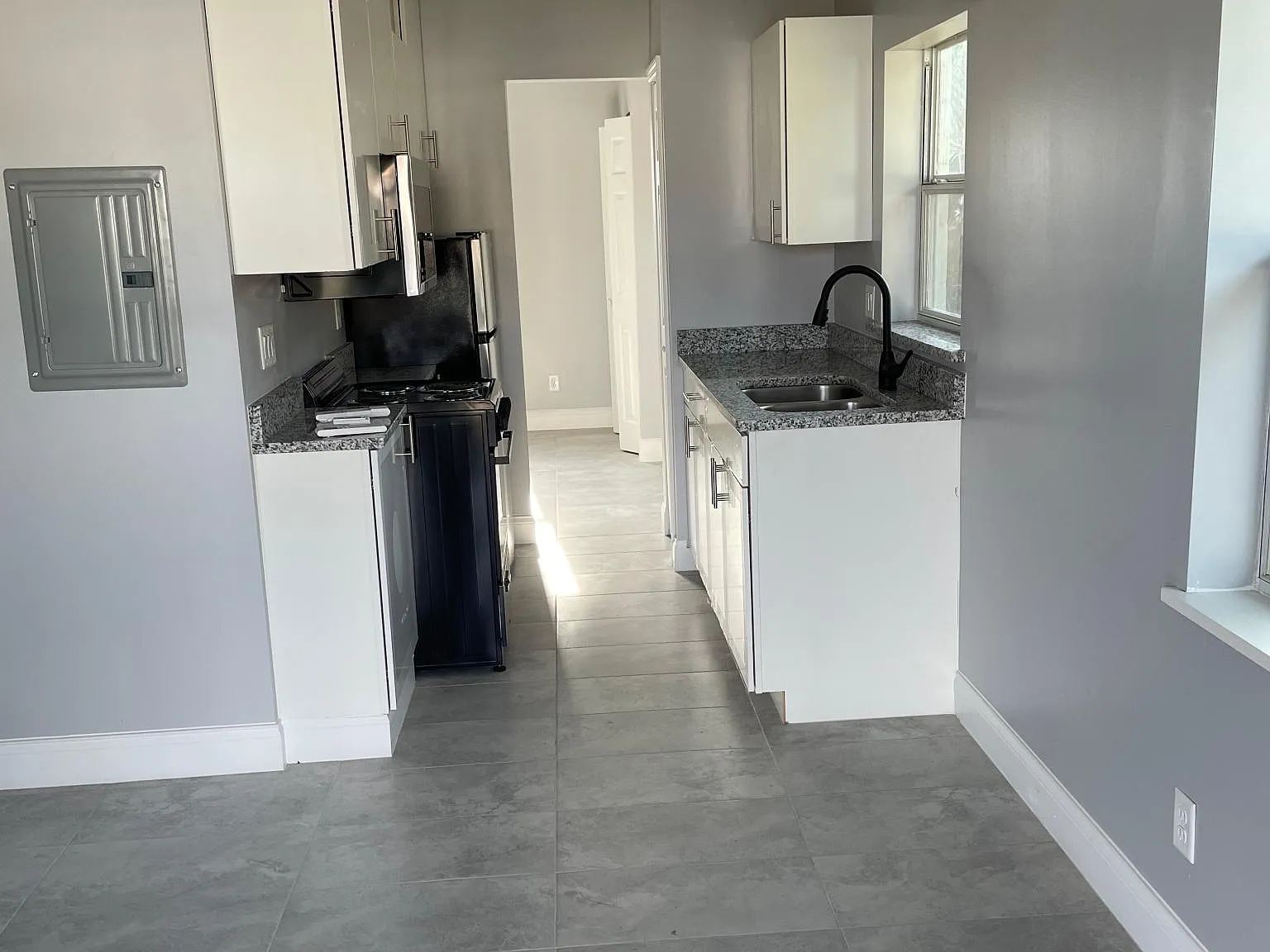706 E Orange Ave — Photo 4