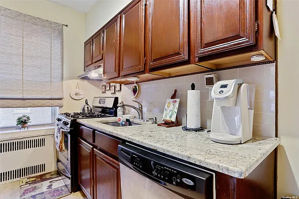 Sold by Daniel Gale Sotheby's International Realty | media 8