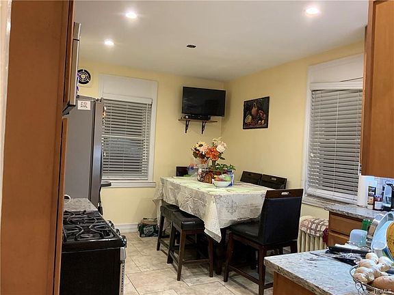 4th image of 1123 E 211th St