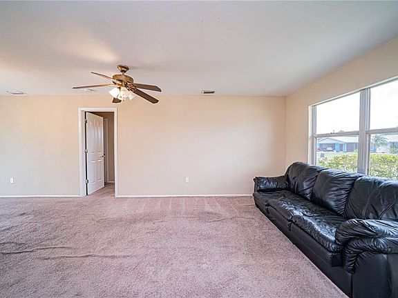 4th image of 571 Laurel Ave