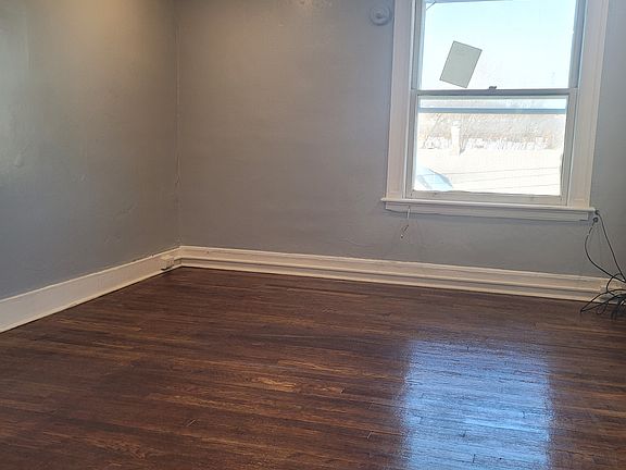 5th image of 159 Oak St APT 3S