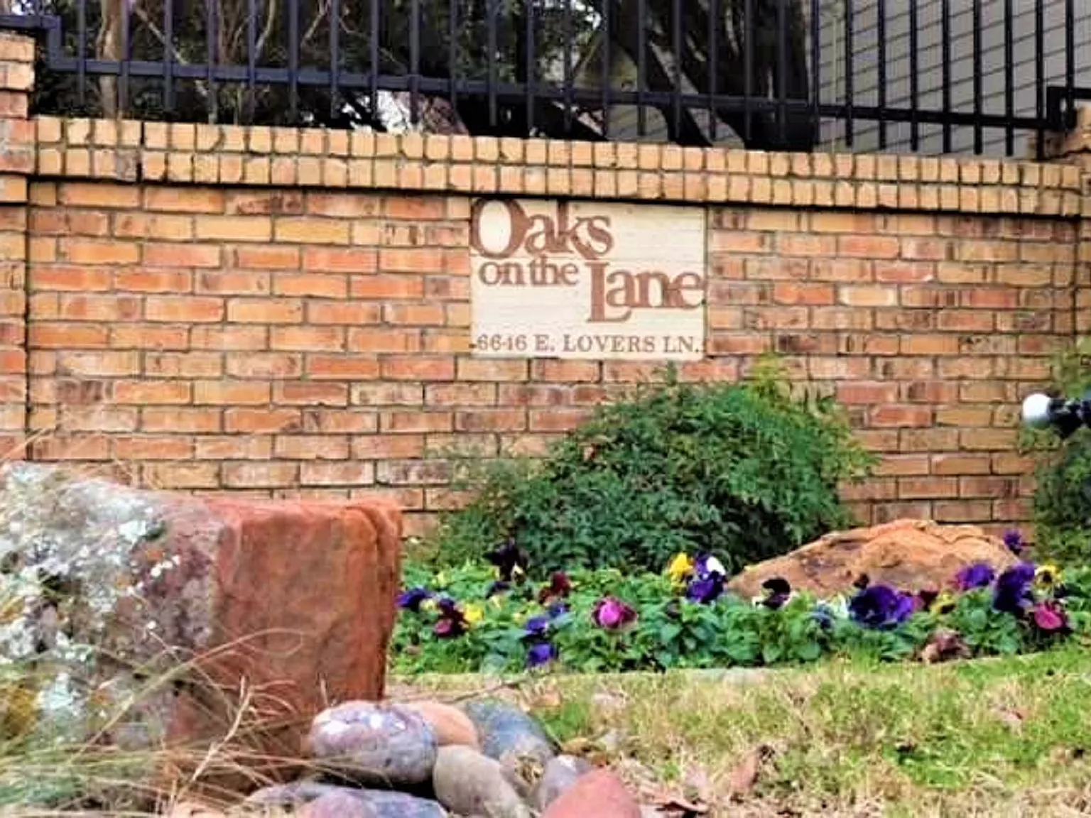 6646 E Lovers Ln — Photo 3