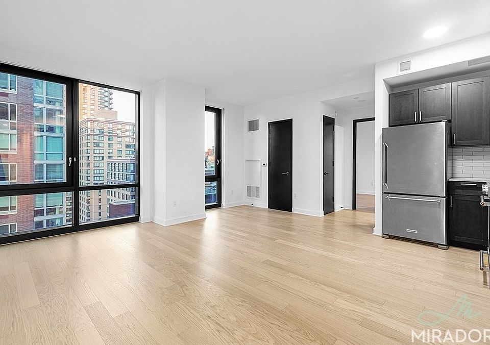 1st image of 21 W End Ave #2001