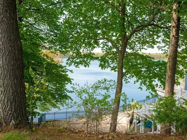 1 Suntaug St, Lynnfield, MA 01940