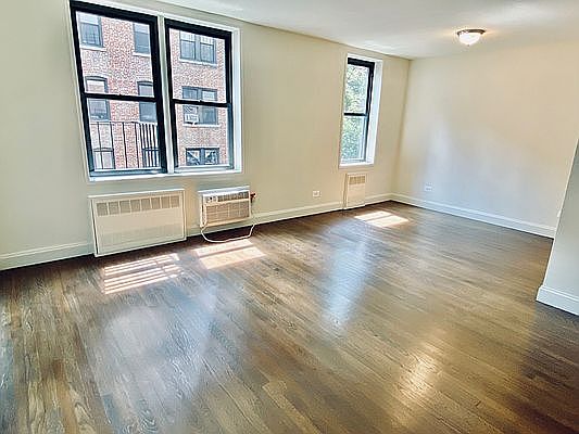3rd image of 320 W 56th St APT 4J