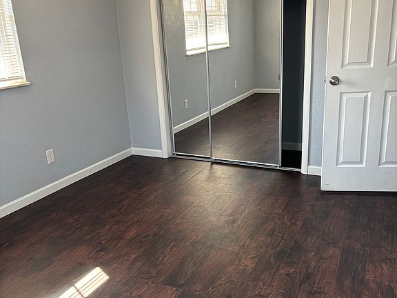 3rd image of 1011 Murphy Rd APT 8