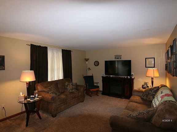 4th image of 44 Hillview Dr