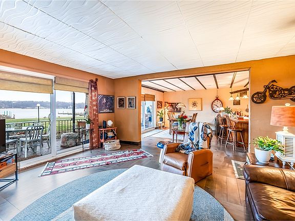 5th image of 206 Bay Village Dr