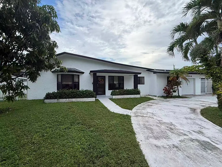 10020 SW 83rd St — Photo 1