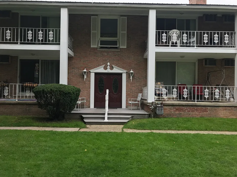 433 Genesee St #17