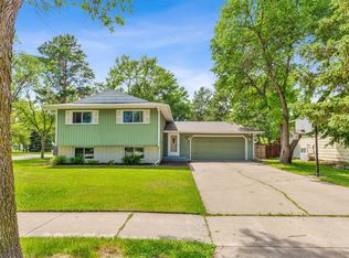 2739 Walnut Cir, Moorhead, MN 56560