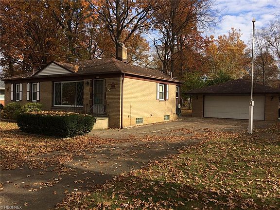 2nd image of 2001 Eaton Dr