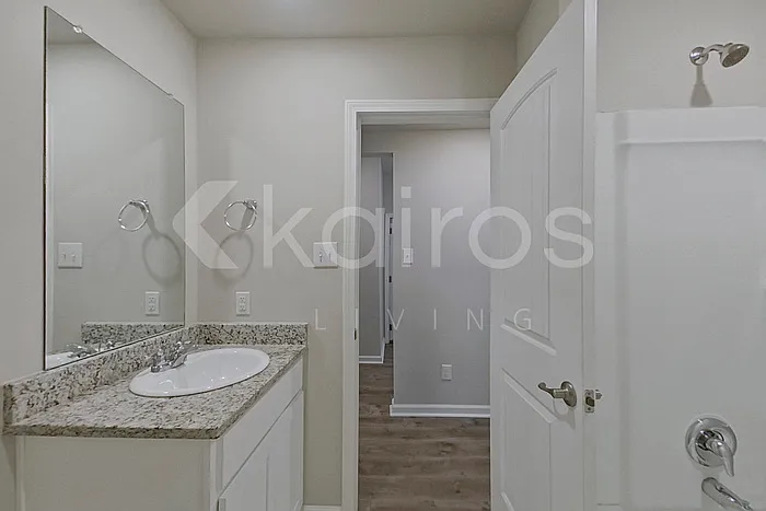 208 Yardley Ct — Photo 11