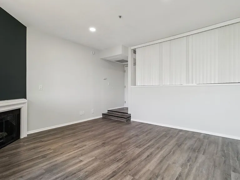 1223 Federal Ave — Photo 21