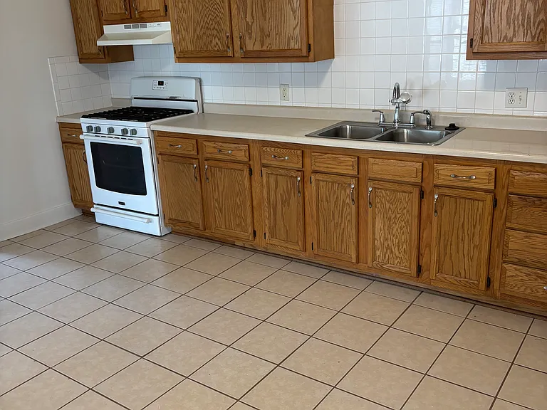 322 W Washington St — Photo 5