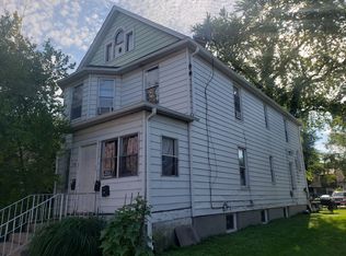 714 S McAlister Ave, Waukegan, IL 60085