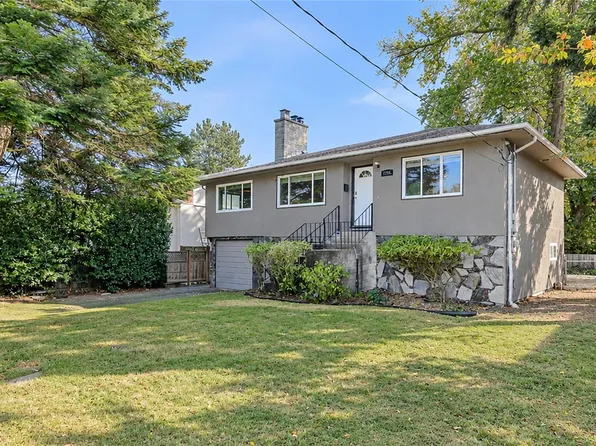 1711 Christmas Ave, Saanich, BC V8P 2X9