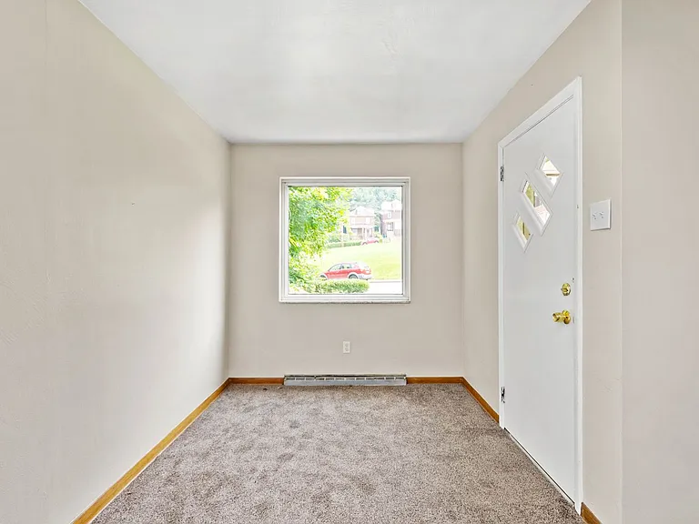 447 Elm Rd — Photo 16