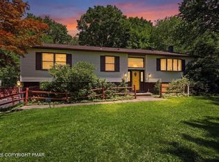 3 Devonshire Ln, Mount Pocono, PA 18344