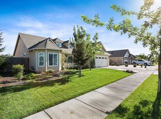 3329 W Oriole Ave, Visalia, CA 93291