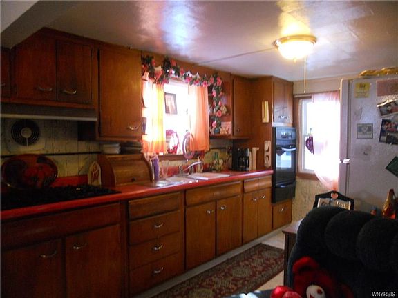 3rd image of 332 Jamestown St