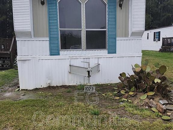 2nd image of 1023 Crystal Blvd