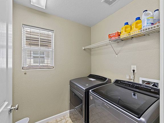5th image of 8367 Oliva Rd
