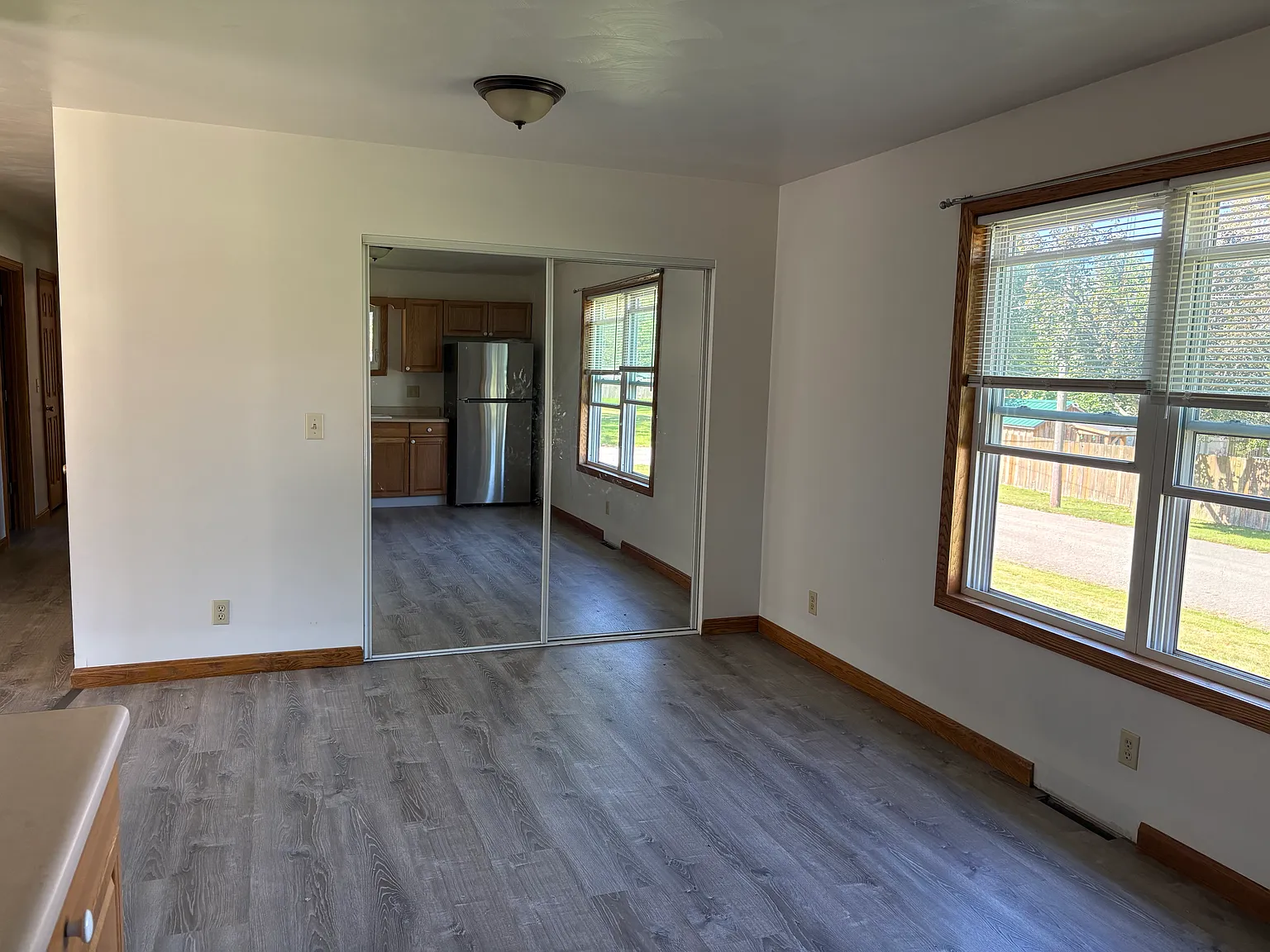 3 bed, 1104 sqft, $1,100 — Photo 2