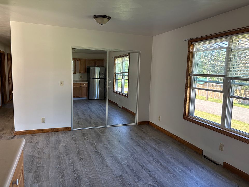 2nd image of 4104 Genesee Ave