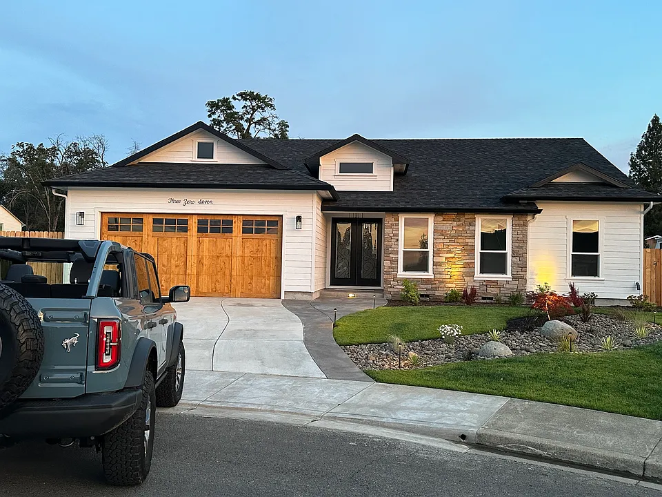 307 Emily Ln