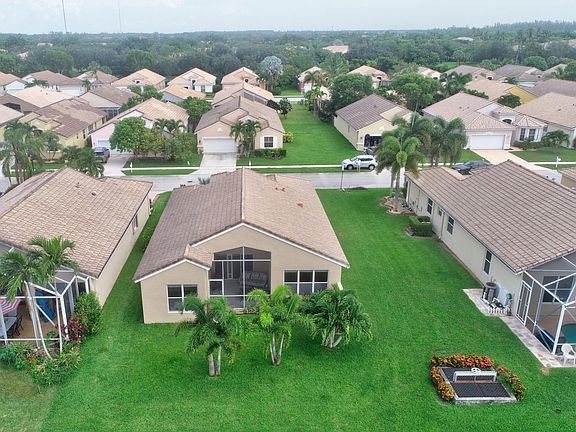 4 - 9568 Lago Dr Rear
