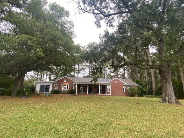 804 Madam Moores Ln, New Bern, NC 28562