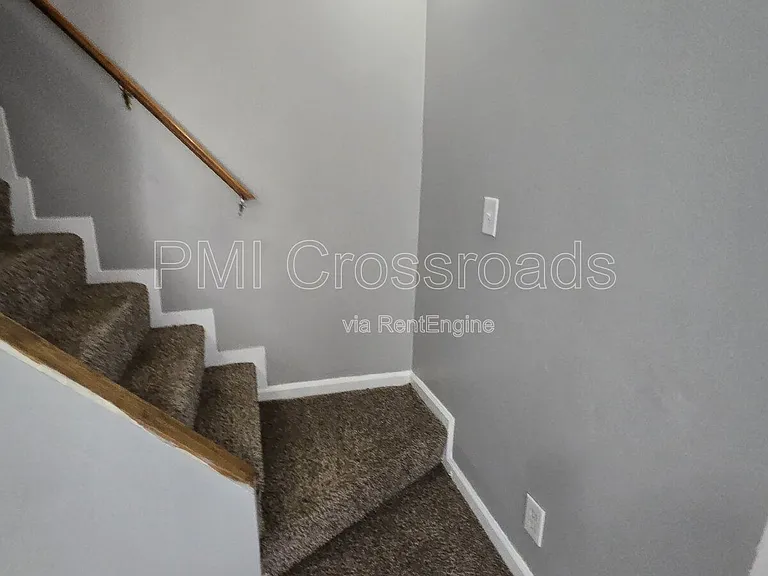 153 S Cypress Ave — Photo 37