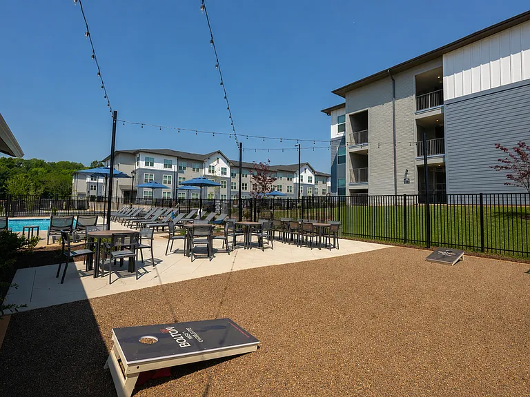 Outdoor Grilling and Dining at Bolton West Charlotte Apartments