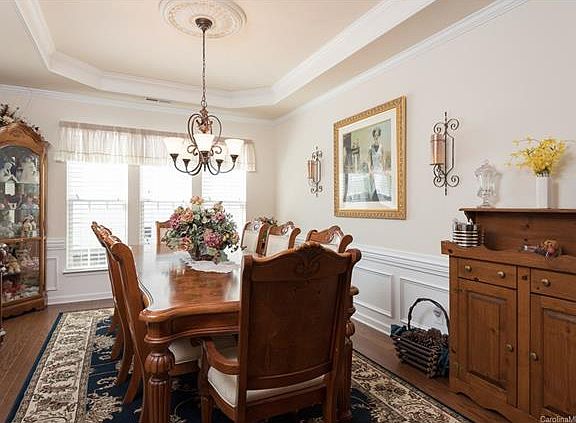 3rd image of 2053 Yellowstone Dr