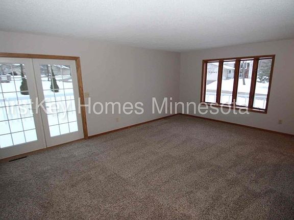 4th image of 660 Dresden Dr