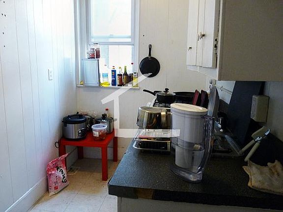 4th image of 1334 Commonwealth Ave APT 10J