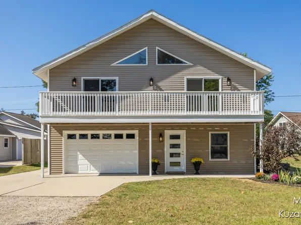 517 Pine St, Spring Lake, MI 49456