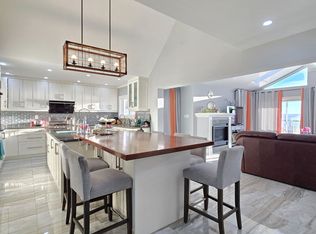 66A Cooks Bay Dr ROOM 3, Georgina, ON L4P1L8