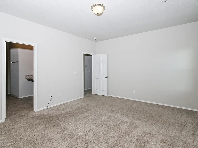 2711 Wyandotte Ave — Photo 13