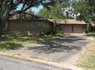 1301 Shadyside Dr, Rockport, TX 78382