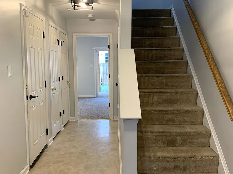 572 S Carlisle St — Photo 3
