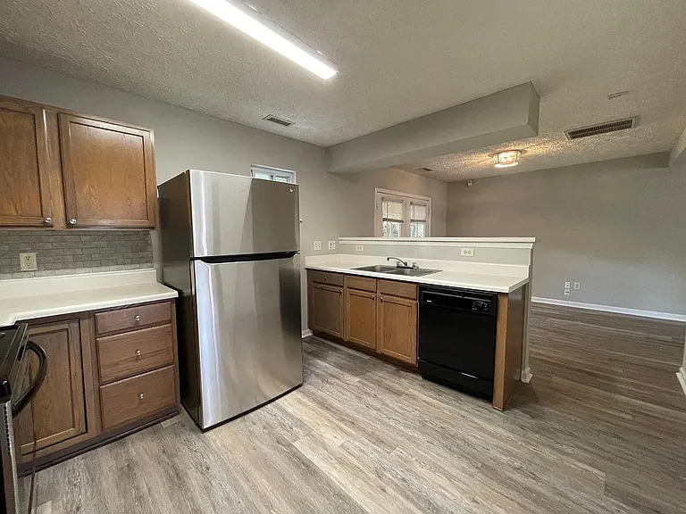2412 Springhill Ave — Photo 2