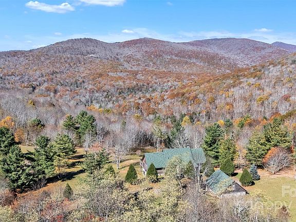 5th image of 525 Schoolhouse Rdg