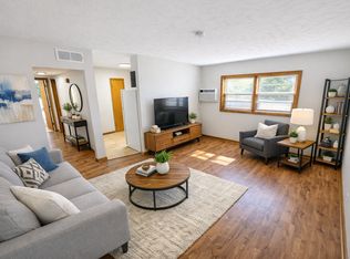 1302 N 49th St APT 2, Omaha, NE 68132