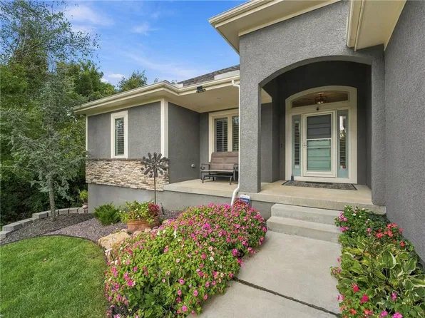 1205 SE Woodbine Dr, Blue Springs, MO 64014