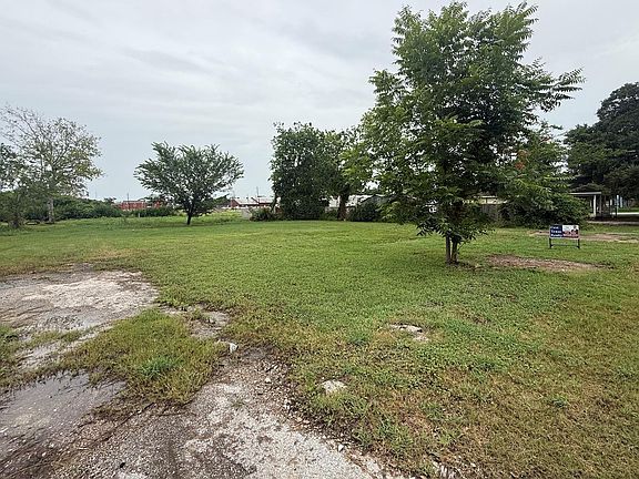 3rd image of 206 N 10th St