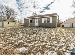 2909 E 19th St, Sioux Falls, SD 57103