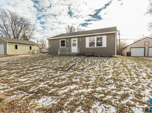 2909 E 19th St, Sioux Falls, SD 57103